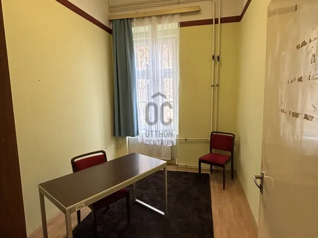 Kiadó kereskedelmi és ipari ingatlan Pécs, Belváros 12 nm