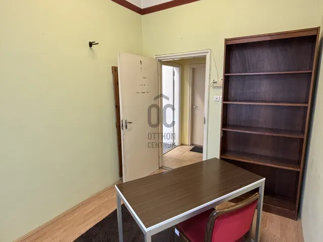 Kiadó kereskedelmi és ipari ingatlan Pécs, Belváros 12 nm