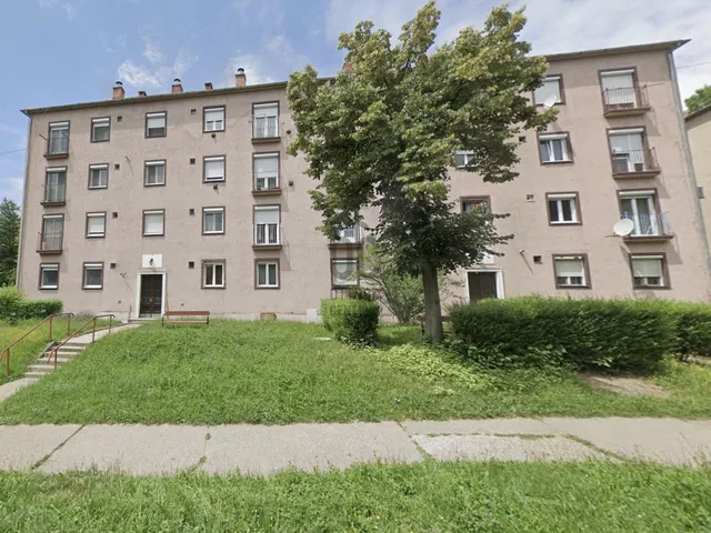 Eladó lakás Komló 34 nm