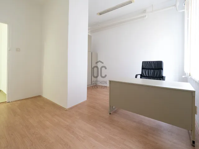 Kiadó kereskedelmi és ipari ingatlan Komló 25 nm