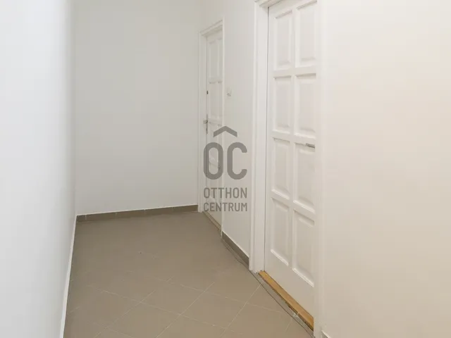 Kiadó kereskedelmi és ipari ingatlan Komló 22 nm