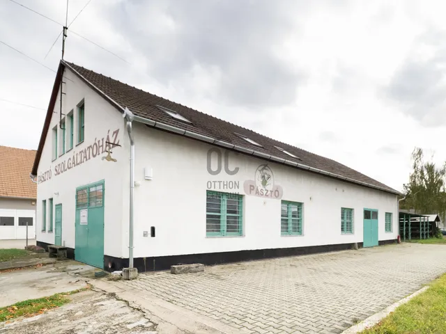 Eladó kereskedelmi és ipari ingatlan Komló, Kökönyös 343 nm