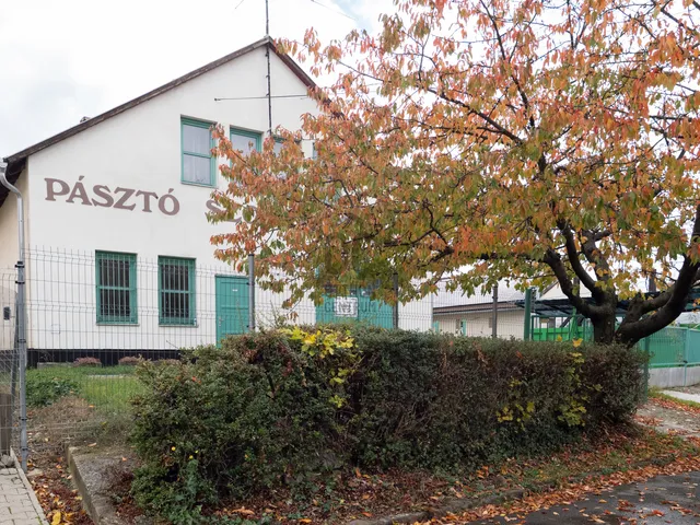 Eladó kereskedelmi és ipari ingatlan Komló, Kökönyös 343 nm