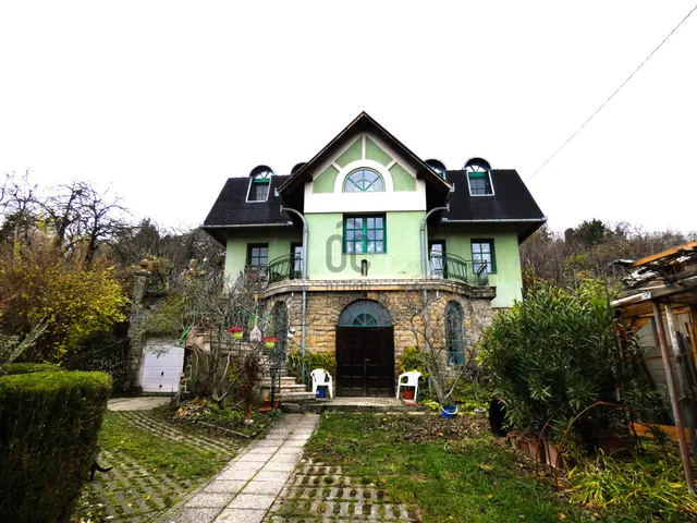 Eladó ház Pécs, Ürög 200 nm