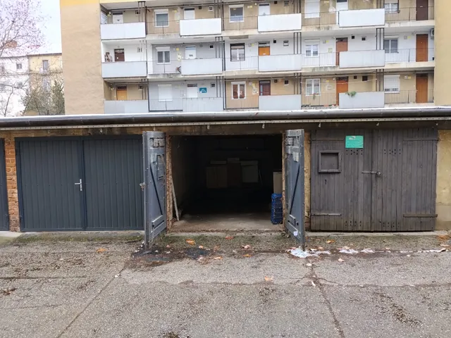 Eladó garázs Pécs, Belváros 13 nm