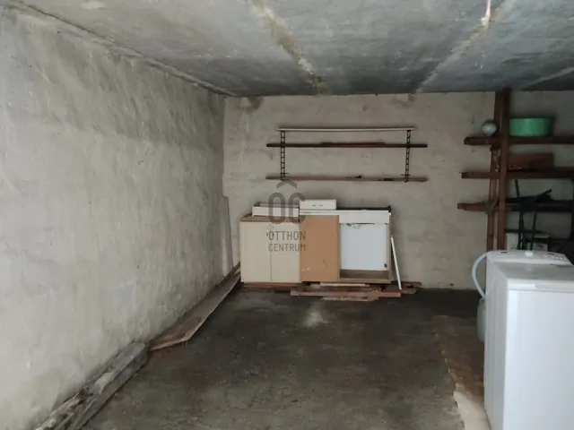 Eladó garázs Pécs, Belváros 13 nm