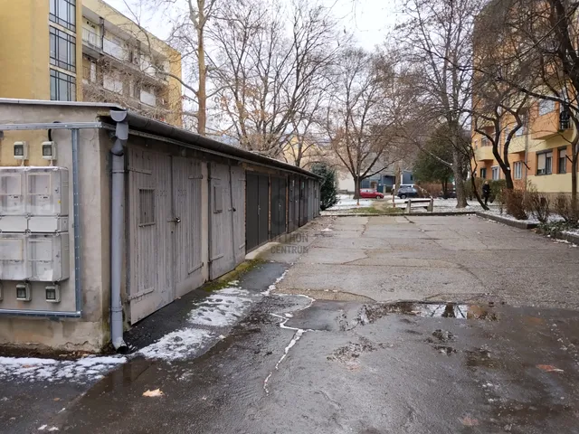 Eladó garázs Pécs, Belváros 13 nm