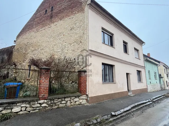 Eladó ház Pécs, Havihegy 175 nm