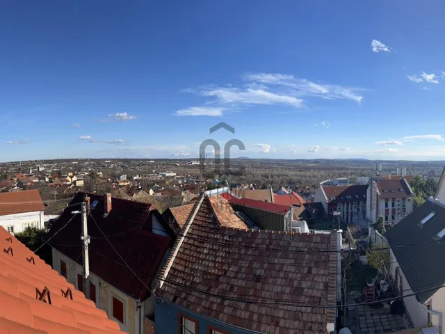 Eladó lakás Pécs, Havihegy 250 nm