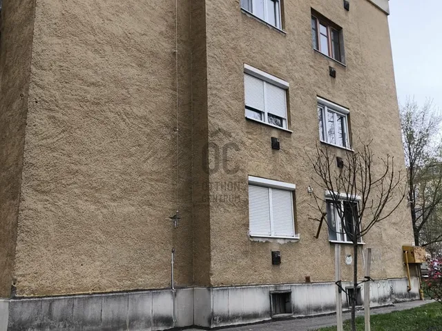 Eladó lakás Pécs, Komlói út 49 nm