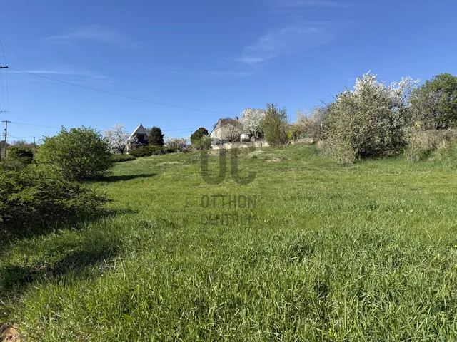 Eladó telek Pécs 1300 nm