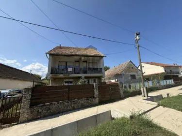 Eladó ház Lengyel 130 nm