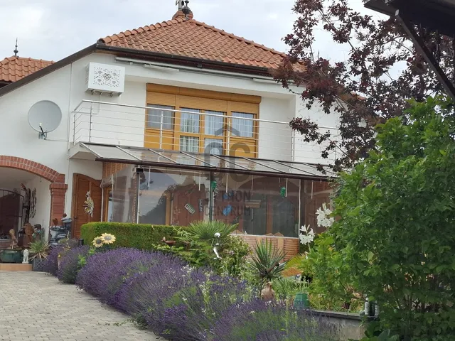 Eladó ház Mecseknádasd 240 nm