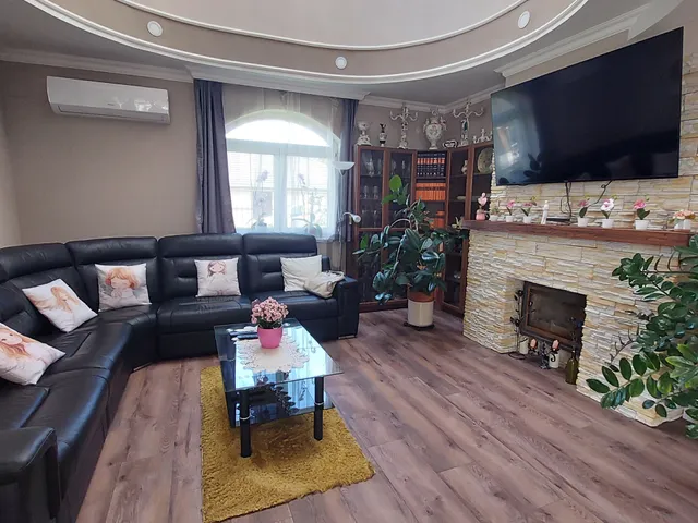 Eladó ház Pécs, Málom 284 nm
