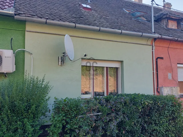 Eladó ház Pécs, Vasas 240 nm