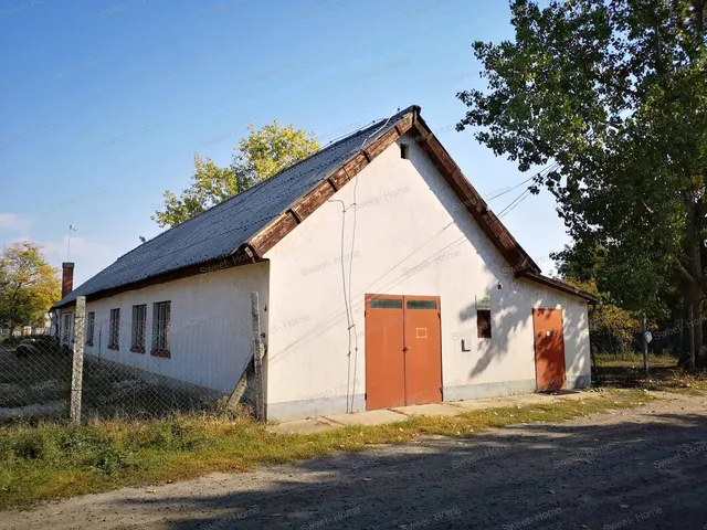 Eladó kereskedelmi és ipari ingatlan Kecskemét, Katonatelep 270 nm