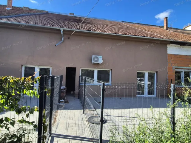 Eladó lakás Kecskemét, Rákócziváros 100 nm