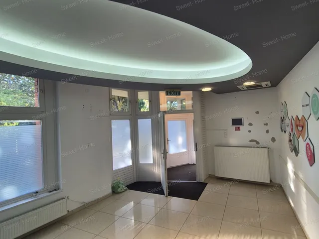 Eladó kereskedelmi és ipari ingatlan Kecskemét, Máriaváros 82 nm