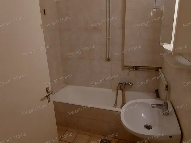 Kiadó kereskedelmi és ipari ingatlan Kecskemét 300 nm