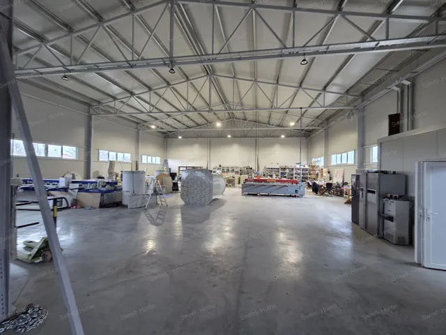 Eladó kereskedelmi és ipari ingatlan Kecskemét, Hunyadiváros 1656 nm