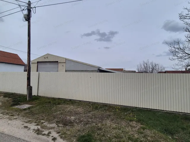 Eladó kereskedelmi és ipari ingatlan Kecskemét 230 nm