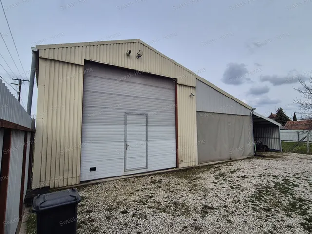 Eladó kereskedelmi és ipari ingatlan Kiskőrös 230 nm