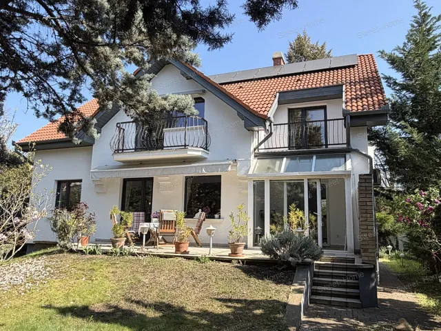 Eladó ház Kecskemét, Hunyadiváros 220 nm