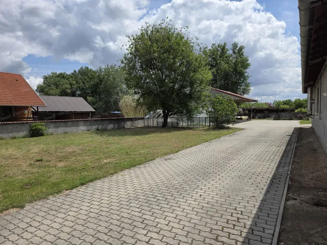 Eladó telek Izsák 900 nm