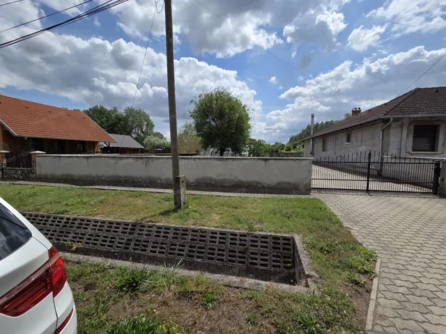 Eladó telek Izsák 900 nm