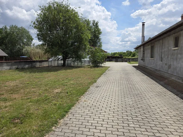Eladó telek Izsák 900 nm