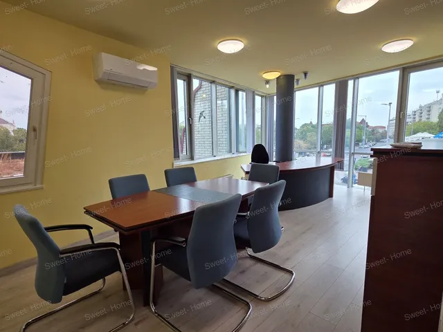 Eladó kereskedelmi és ipari ingatlan Kecskemét, Belváros 124 nm