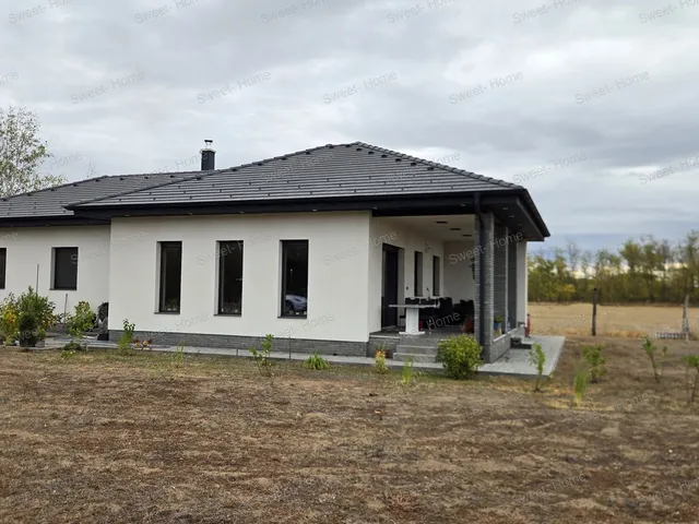 Eladó ház Kecskemét, Iskola Sor 125 nm