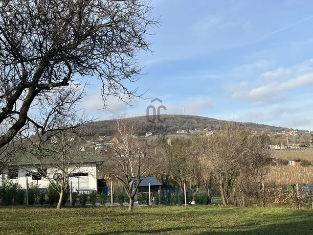 Eladó telek Csopak 718 nm