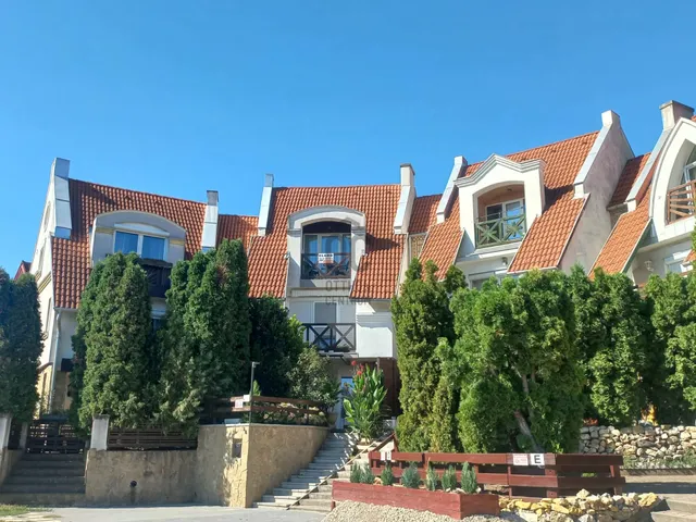 Eladó lakás Csopak