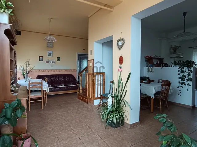 Eladó ház Molnári 160 nm