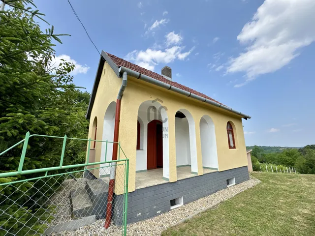 Eladó üdülő és hétvégi ház Surd 19 nm