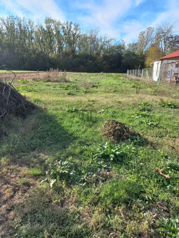 Eladó telek Áporka 930 nm