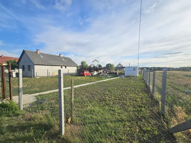 Eladó telek Dabas 1107 nm