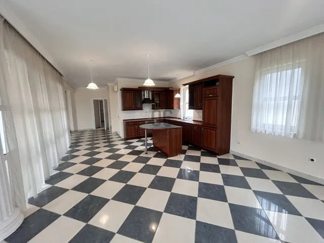 Eladó ház Budapest XVIII. kerület, Erzsébettelep 276 nm