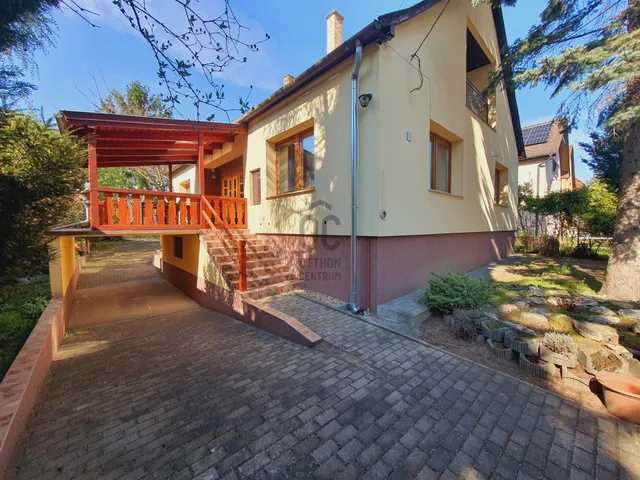 Eladó ház Törökbálint 1102 nm