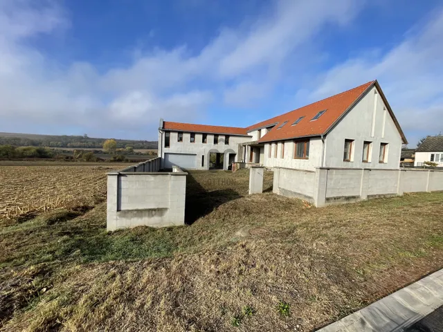 Eladó ház Olasz 236 nm