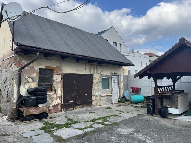 Eladó garázs Budaörs 40 nm