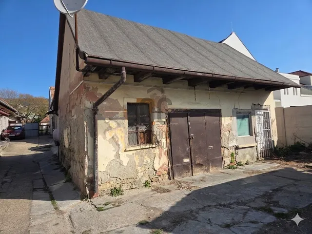 Eladó garázs Budaörs 40 nm