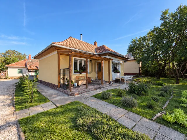 Eladó ház Balatonkenese 113 nm