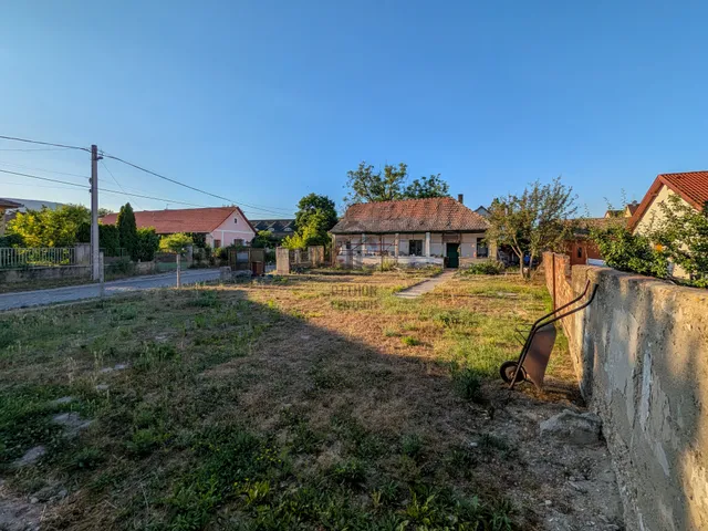 Eladó telek Szigetmonostor, Fő utca 438 nm