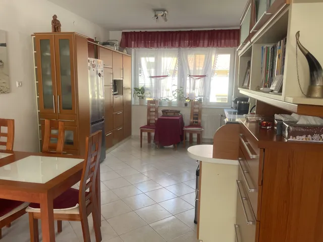 Eladó lakás Baja, Belváros 70 nm