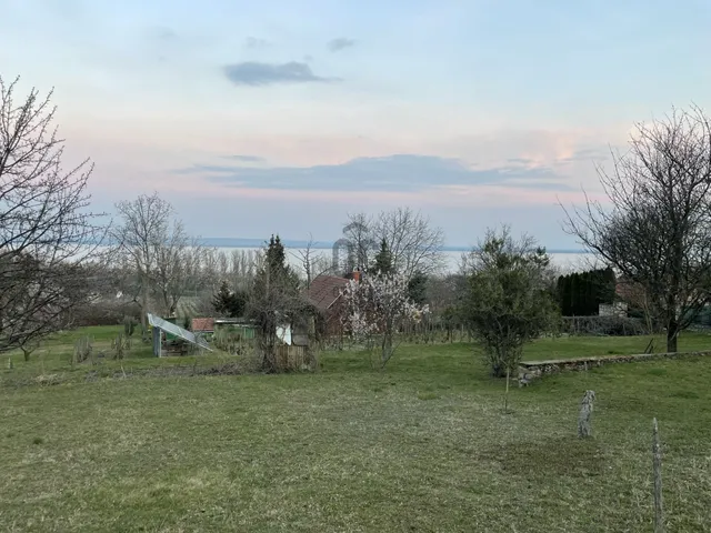 Eladó telek Ábrahámhegy 1400 nm