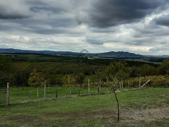 Eladó telek Gyulakeszi 3005 nm