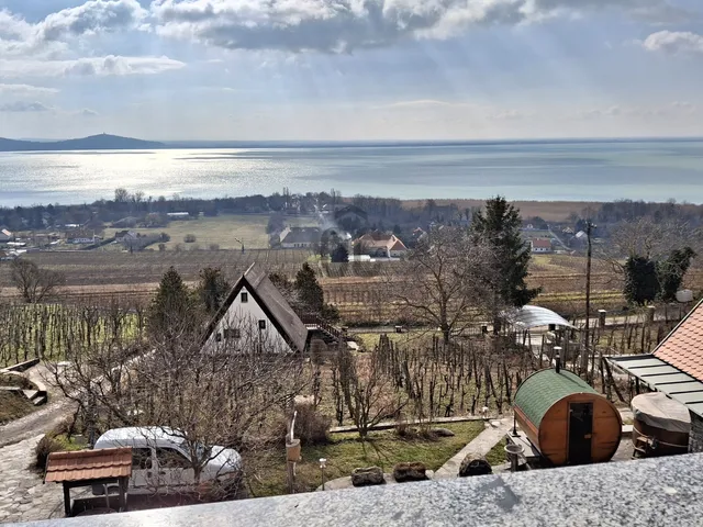 Eladó üdülő és hétvégi ház Badacsonytomaj 150 nm