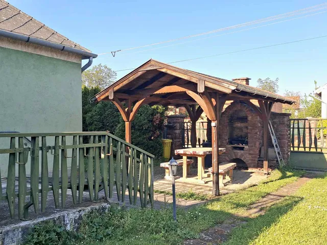 Eladó ház Kővágóörs 210 nm